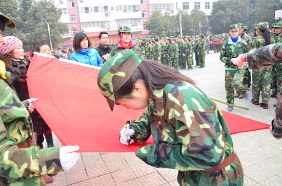 南陽(yáng)市九中別樣春節(jié)長(zhǎng)假:"勵(lì)志大餐"給力畢業(yè)生