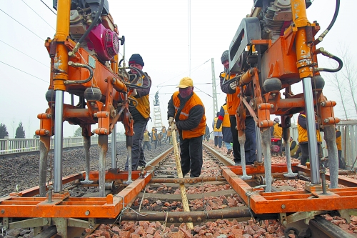 百年京廣鐵路為南水北調(diào)總干渠“讓路”