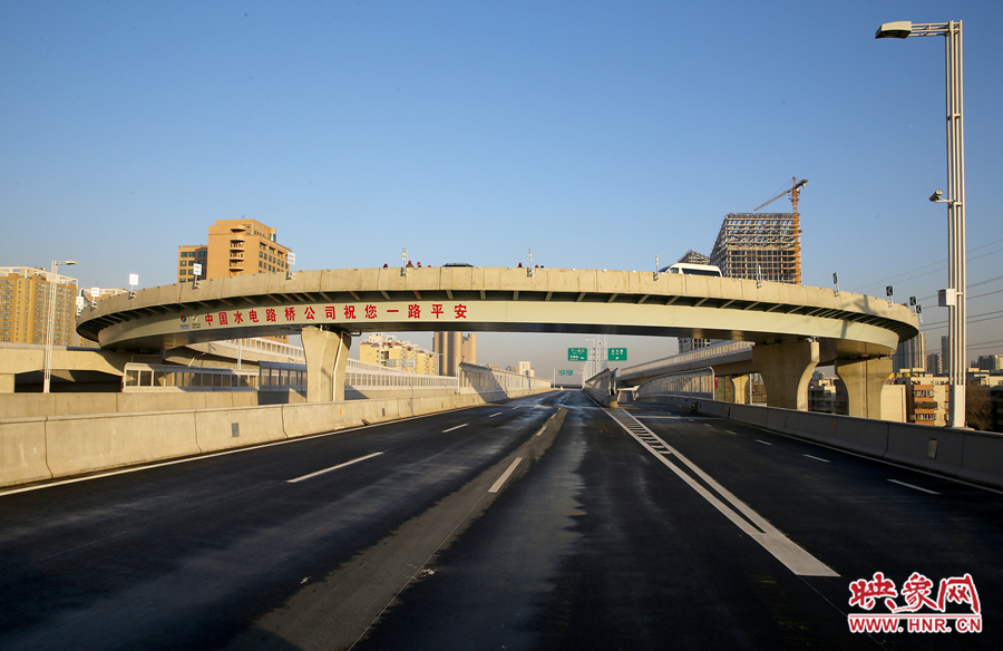 右側車道為北三環快速路文化路出口輔道