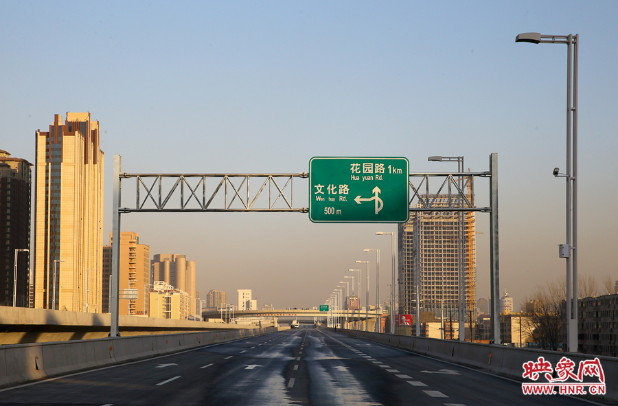 北三環快速路文化路段標識牌提示，匝道直接可上文化路向北。