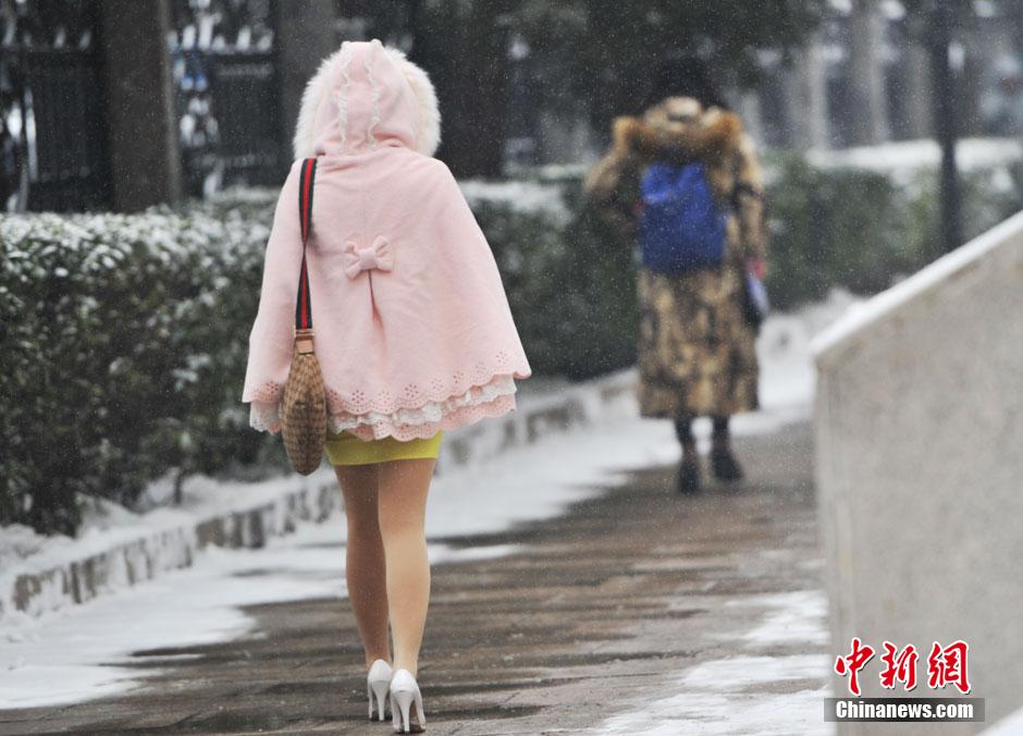 中央戲劇學院開考 帥哥靚女冒雪趕考