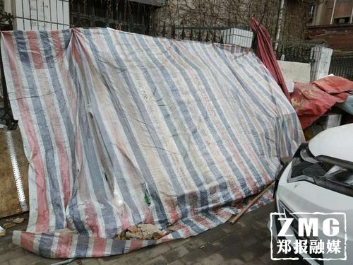 環衛工3點起床怕影響孫子睡覺 住窩棚兩年多