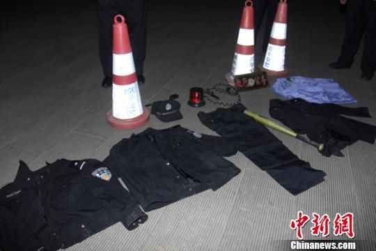 山西4人開警車假冒交警上路執勤罰款(圖)