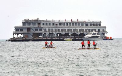 位于三亞市大東海附近海域的海上會所3月22日攝。新華社發