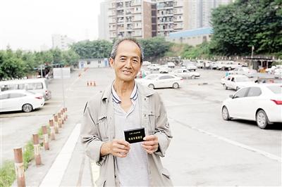 69歲老人學車半年拿駕照 距離報名年限只差1年