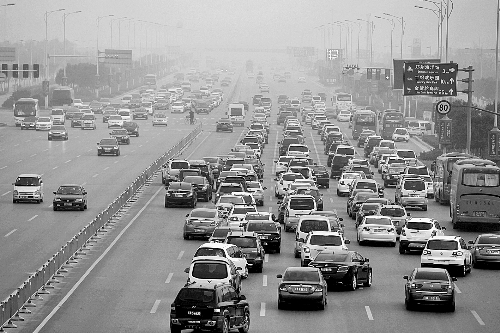 回程車量激增，中州大道車流量大。