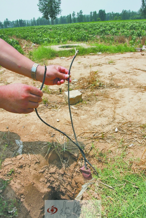 鄢陵6旬老漢澆水時觸電身亡 現場地埋電線雜亂裸露