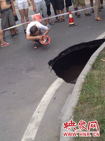 西三環與建設路交叉口又見塌陷