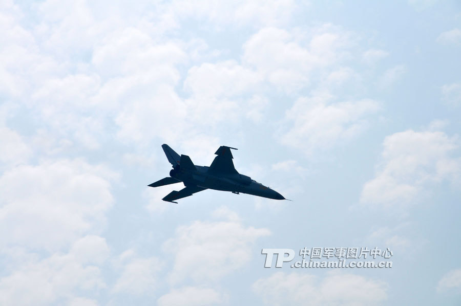 飛豹首批女飛行員：飛“爺們機”不在話下