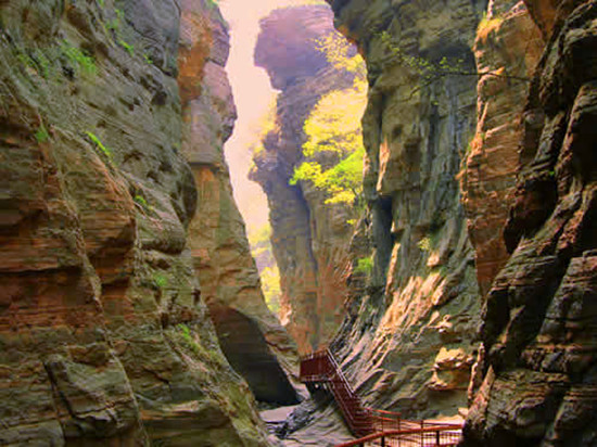 [旅游攻略]初秋山紅枝綴與龍潭峽來一場“優惠”