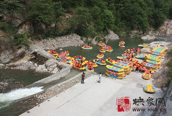 王屋山漂流盛大開(kāi)漂 全國(guó)近千家旅行社激情體驗(yàn)