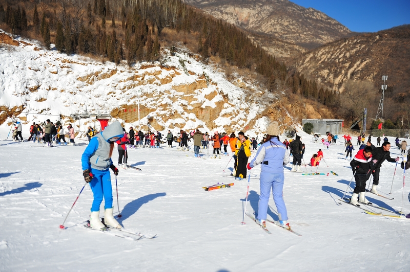 體驗冬季旅游滑雪 玩轉酷炫冰雪世界