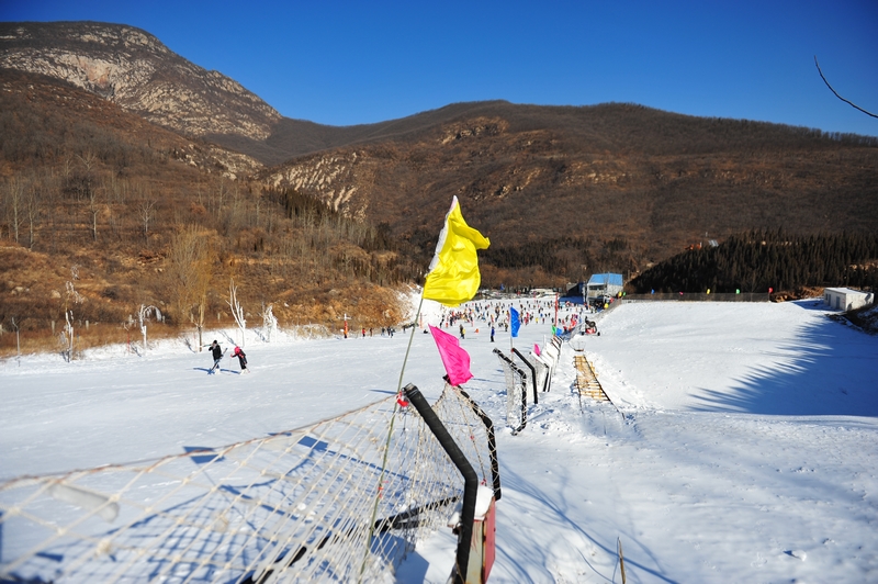 體驗冬季旅游滑雪 玩轉酷炫冰雪世界