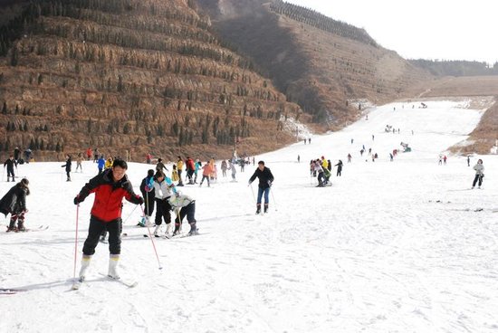 體驗冬季旅游滑雪 玩轉酷炫冰雪世界