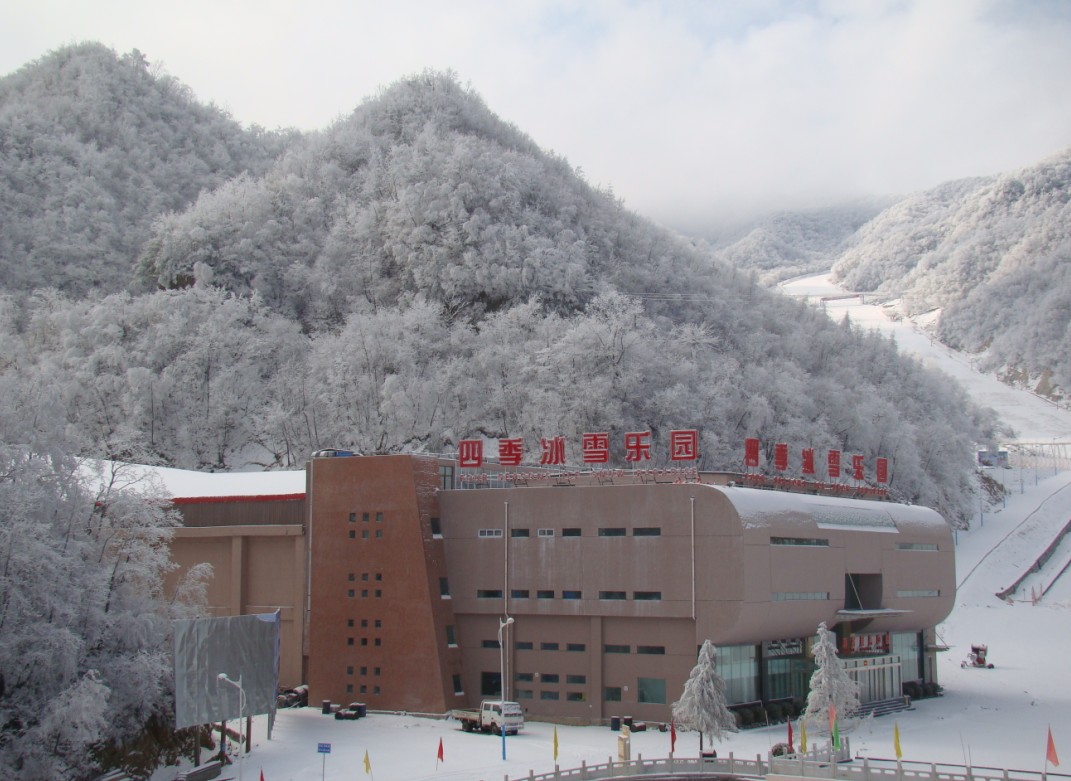 體驗冬季旅游滑雪 玩轉酷炫冰雪世界