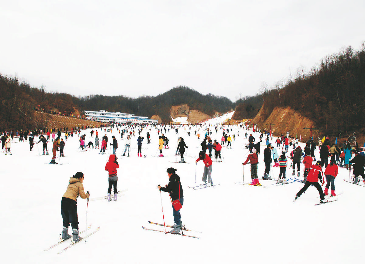 體驗冬季旅游滑雪 玩轉酷炫冰雪世界