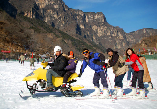 體驗冬季旅游滑雪 玩轉酷炫冰雪世界