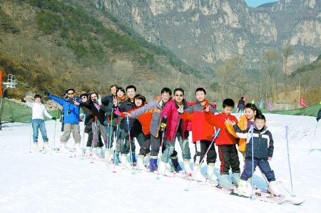 體驗冬季旅游滑雪 玩轉酷炫冰雪世界