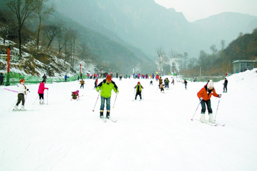 體驗冬季旅游滑雪 玩轉酷炫冰雪世界