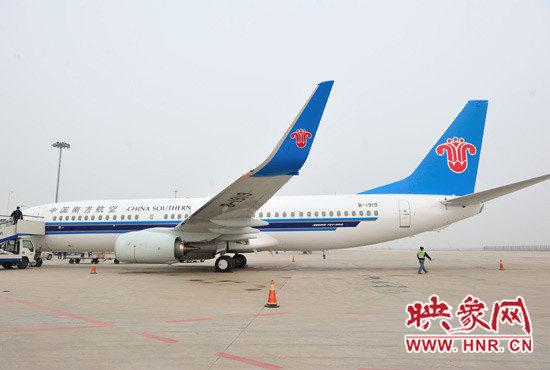 南航河南分公司新引進的B1919號737-800型客機