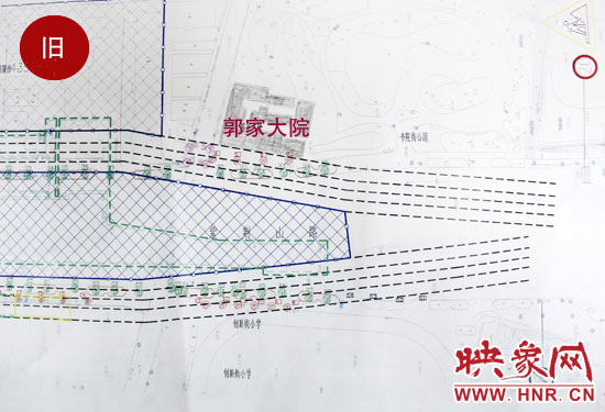 原先圖紙上顯示，在紫荊山路東側和西側，各設計了4條臨時通道。