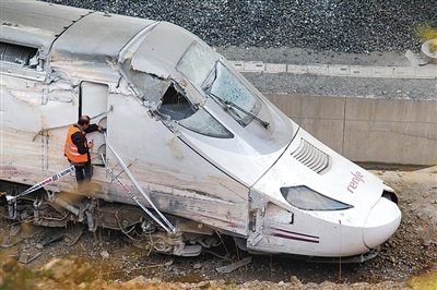 快速列車的車頭沒有受到太大損壞。