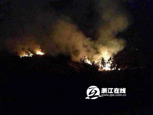 浙江安吉報福鎮上空一直升機爆炸火光沖天（圖）