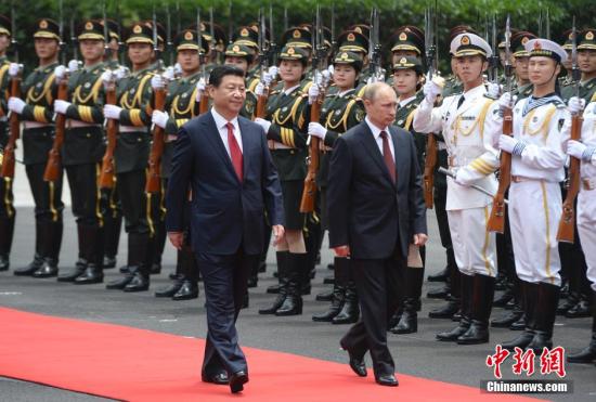 5月20日，中國(guó)國(guó)家主席習(xí)近平在上海舉行儀式歡迎俄羅斯總統(tǒng)普京訪華。中新社發(fā) 廖攀 攝