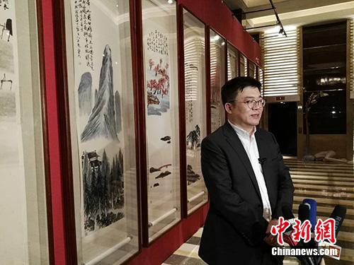 北京保利拍賣執行董事趙旭在當晚接受采訪。<a target='_blank'  _fcksavedurl='http://www.chinanews.com/' _fcksavedurl='http://www.chinanews.com/' >中新網</a>記者 宋宇晟 攝