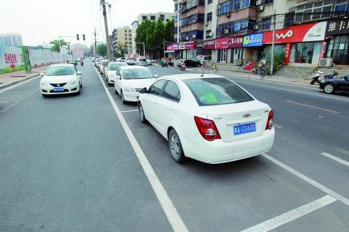 鄭州首創“內嵌式”停車位長啥樣？ 市民直呼沒見過