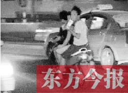 盡管剛剛發生摩托車車禍，現場很快又現載人摩托車疾馳