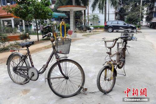 廣西一小區(qū)停車出奇招 業(yè)主私建泊車位