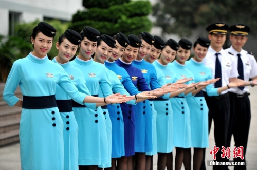 廈航空乘全面換裝 新制服凸顯國際范