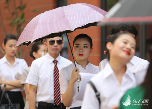 上海千名俊男靚女應聘空乘