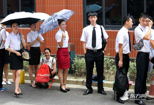 上海千名俊男靚女應聘空乘