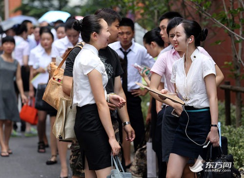 上海千名俊男靚女應聘空乘