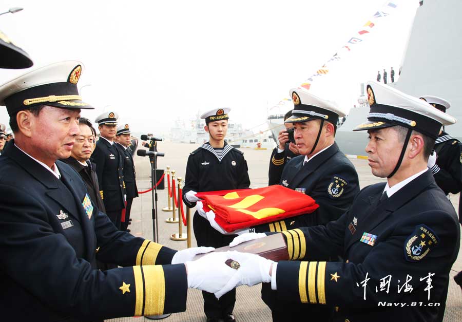 第四艘052C驅逐艦 151鄭州艦正式進入海軍服役