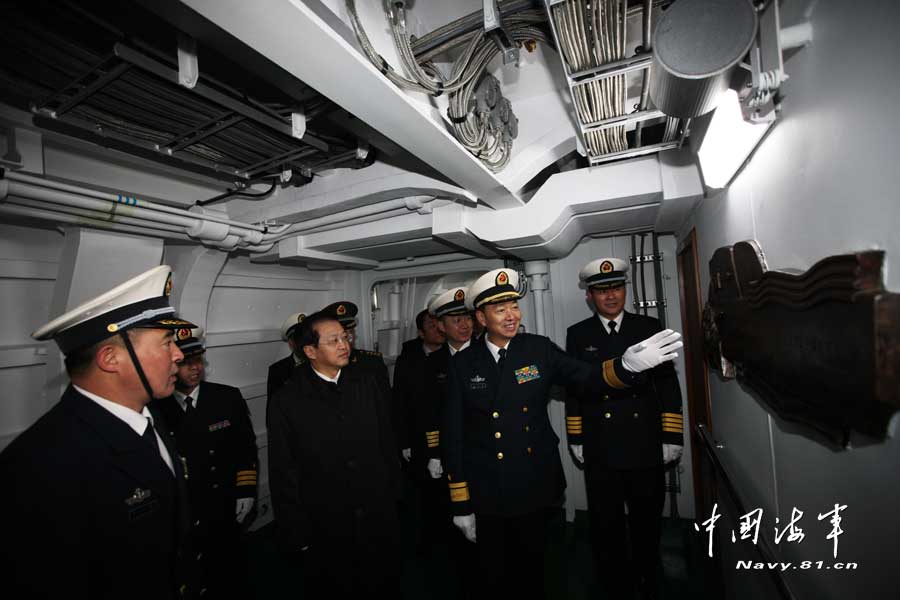 　第四艘052C驅逐艦 151鄭州艦正式進入海軍服役