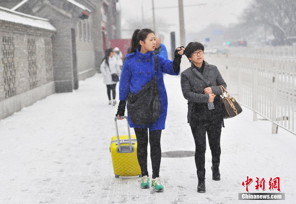 中央戲劇學院開考 帥哥靚女冒雪趕考