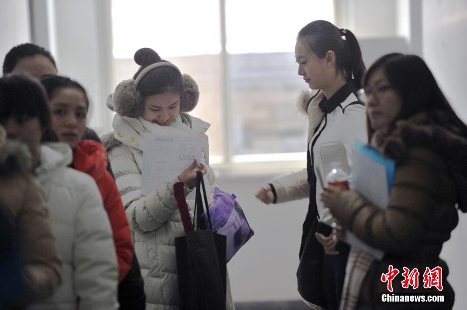 中央戲劇學院開考 帥哥靚女冒雪趕考