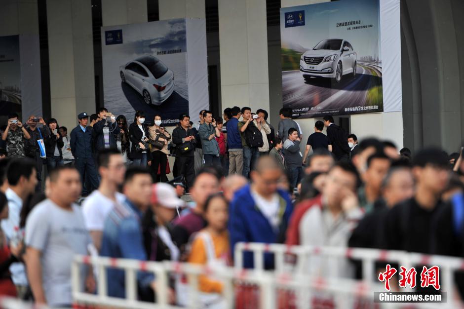 北京車展公眾日首個周末 地鐵國展站客流破紀錄