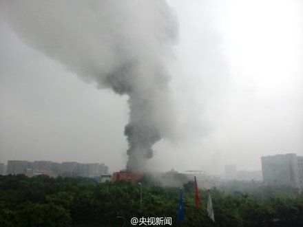 成都一制藥廠發生爆炸引發火災(圖)