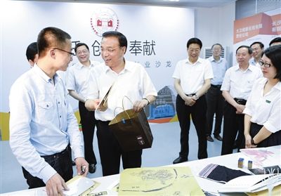 李克強視察高鐵工地：鐵路建設要追求社會效益