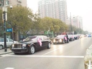 豪華婚禮車隊。(網友供圖)