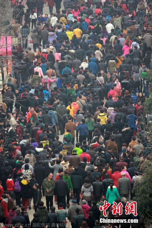 大年初五全國各地民眾燒香拜財神