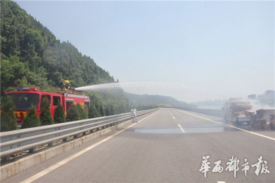 高速路上貨車自燃 近2萬枚鮮雞蛋被烤熟