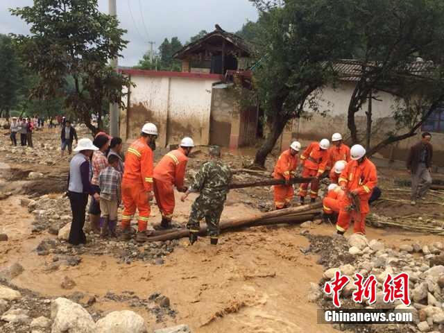 7月28日,云南省保山市隆陽區(qū)瓦房鄉(xiāng)喜坪村上坪小組發(fā)生山洪災害,造成3戶人家9人被沖走。