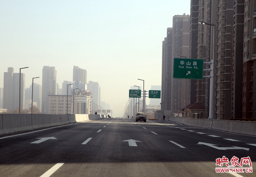 嵩山南路方向，華山路出口。