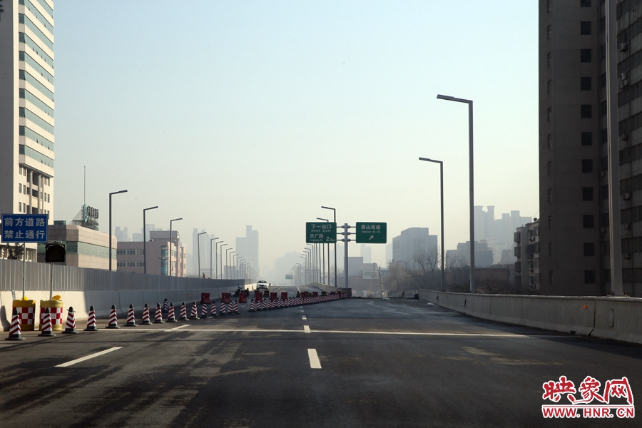 嵩山南路出口，由西向東至嵩山南路出口向東暫未開通。