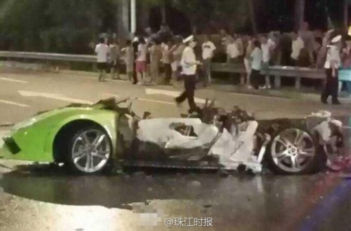 蘭博基尼跑車撞貨車燒成廢鐵 司機當場死亡